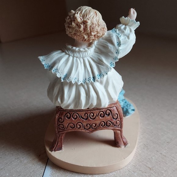 Vintage 1987 Maud Humphrey ''The Seamstress" Limited Edition Figurine H1309 - Picture 4 of 12